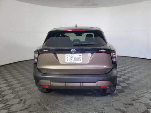 Used 2025 Nissan Kicks SV FWD image 5