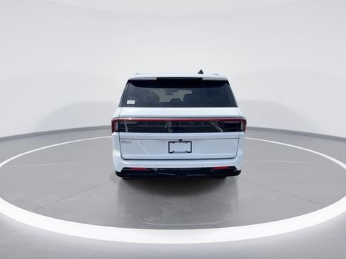 Used 2025 Lincoln Navigator L Reserve AWD/4WD image 7