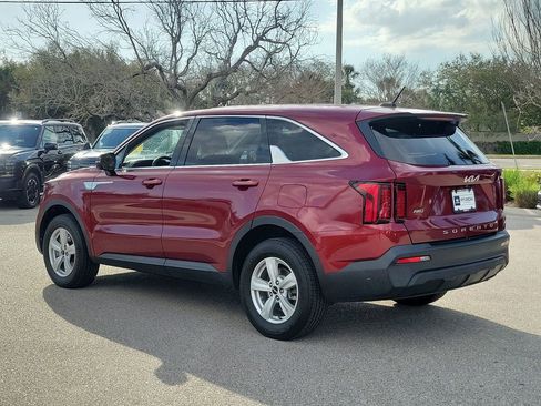 Used 2022 Kia Sorento LX image 7