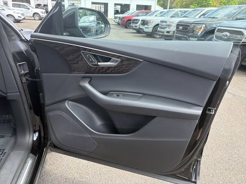 Used 2023 Audi Q8 Premium w/ Convenience Package AWD/4WD image 11