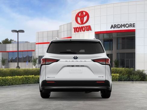 New 2025 Toyota Sienna Limited image 28