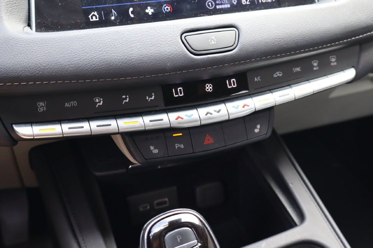 Used 2023 Cadillac XT4 Luxury w/ Cold Weather Package FWD image 25