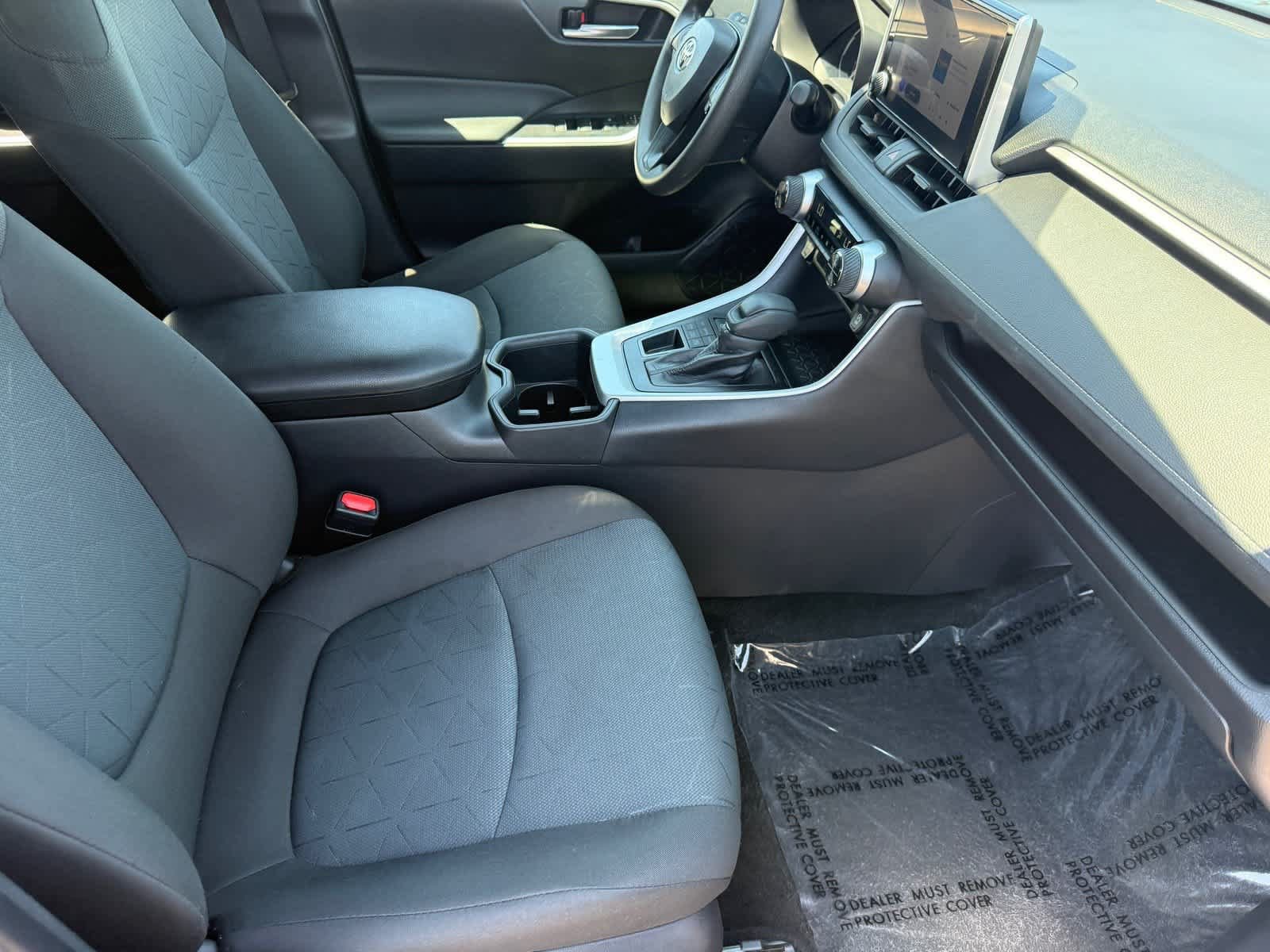Used 2025 Toyota RAV4 XLE AWD/4WD image 31
