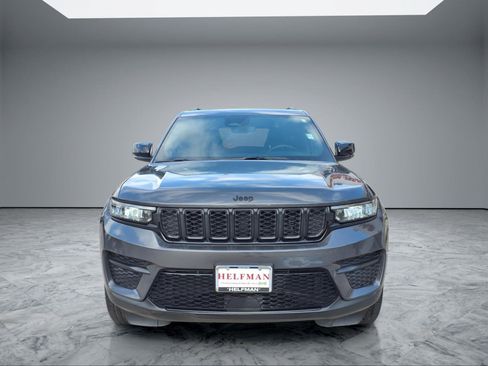 Used 2022 Jeep Grand Cherokee Altitude image 2