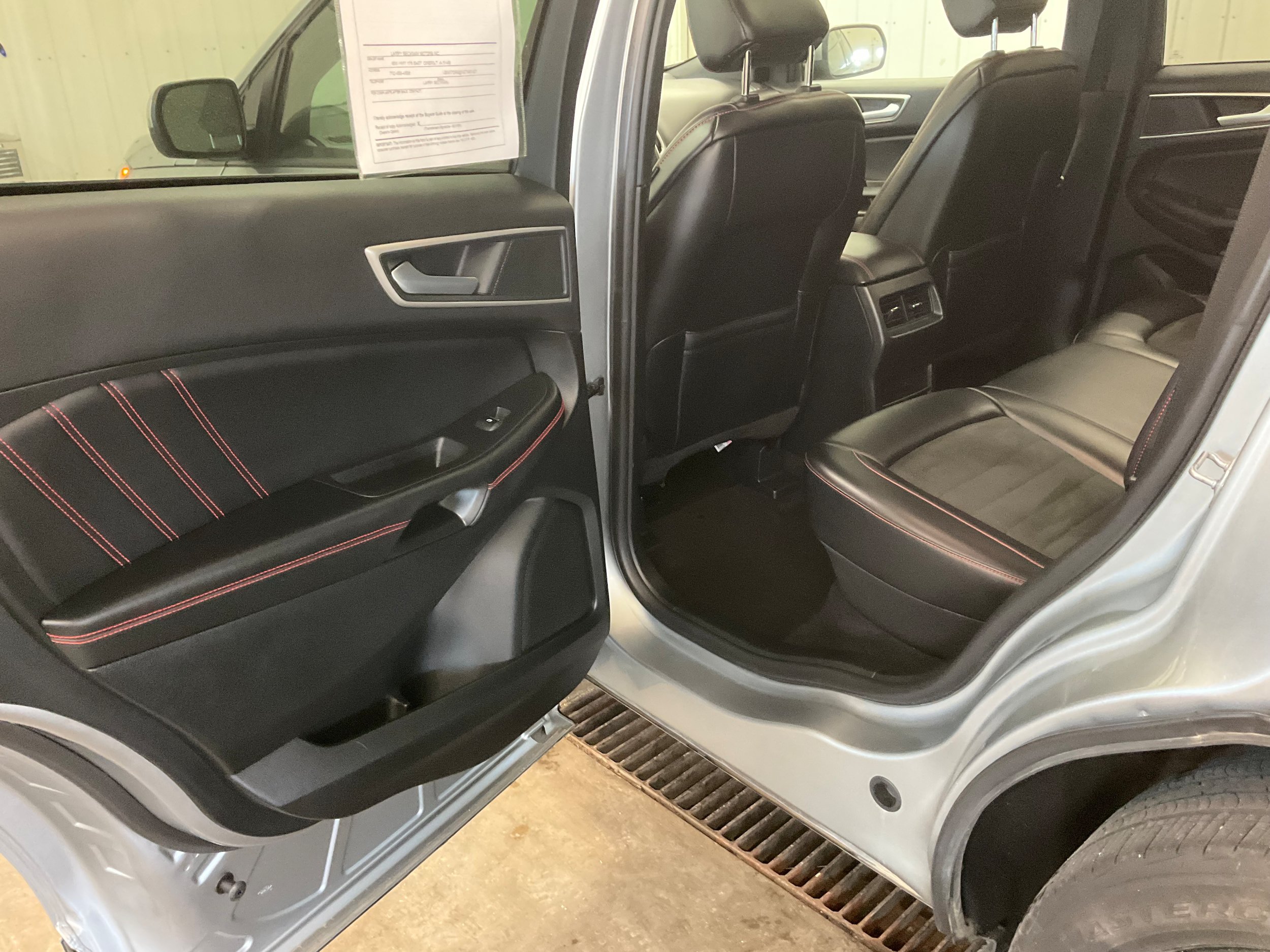 Used 2024 Ford Edge ST-Line w/ Class II Trailer Tow Package AWD/4WD image 19