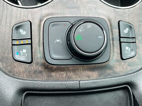 Used 2022 GMC Acadia Denali w/ Denali Ultimate Package FWD image 21