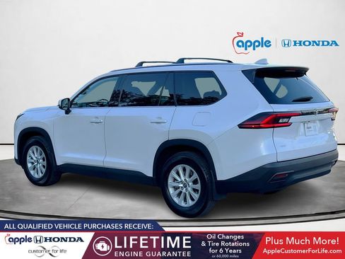 Used 2025 Toyota Grand Highlander AWD image 4