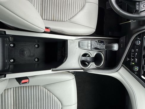 Used 2023 Toyota Camry SE image 17