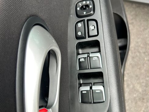 Used 2018 Kia Soul + FWD image 7