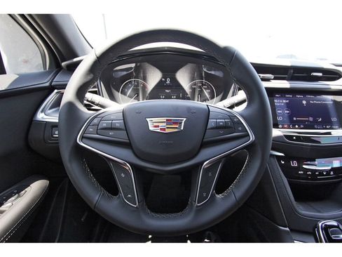 New 2026 Cadillac XT5 Luxury AWD/4WD image 13