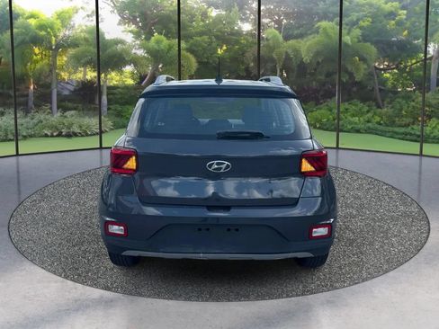 Used 2025 Hyundai Venue SEL FWD image 6