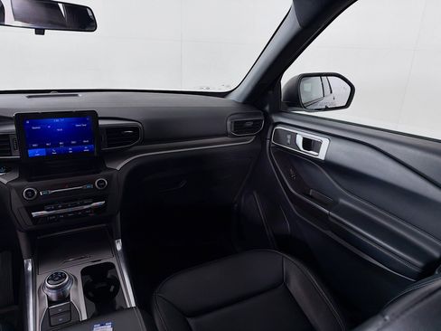 Used 2020 Ford Explorer XLT w/ Equipment Group 202A image 22