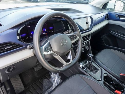 Used 2023 Volkswagen Taos SE w/ Panoramic Sunroof Package image 12