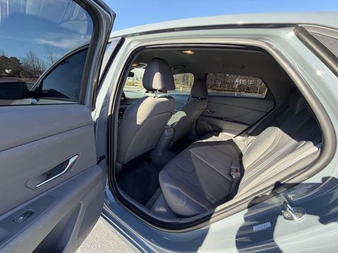 Used 2023 Hyundai Elantra SEL w/ Preferred Accessory Package image 14