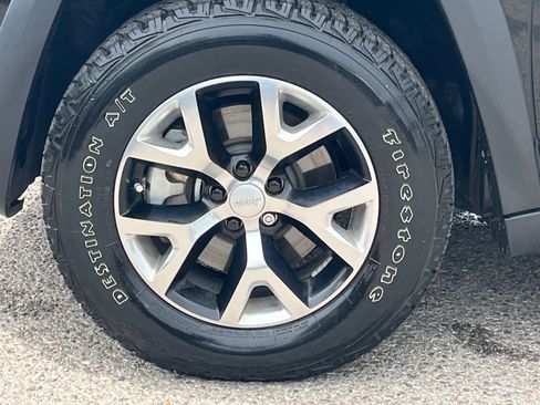 Used 2018 Jeep Cherokee Trailhawk w/ Quick Order Package 27L AWD/4WD image 12