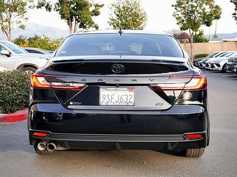 Used 2025 Toyota Camry SE image 8