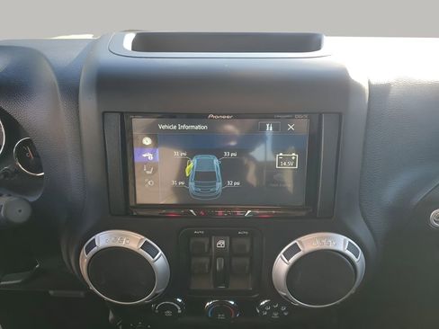 Used 2018 Jeep Wrangler Unlimited Sahara image 33