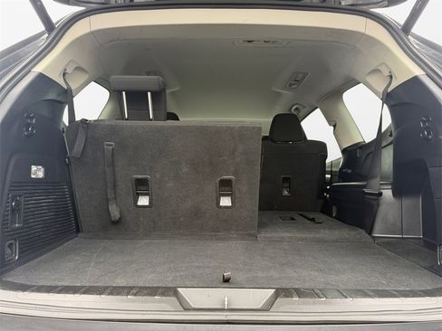 Used 2023 Subaru Ascent Premium w/ Convenience Package image 18