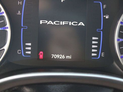 Used 2018 Chrysler Pacifica Touring Plus image 16