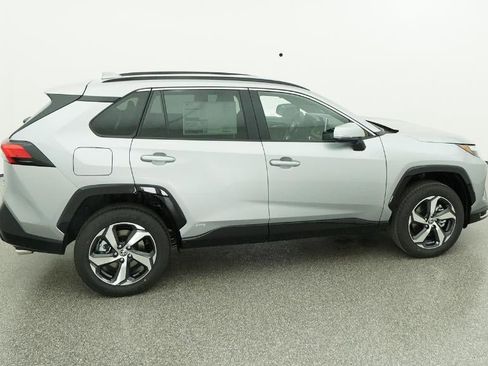 New 2025 Toyota RAV4 SE image 10