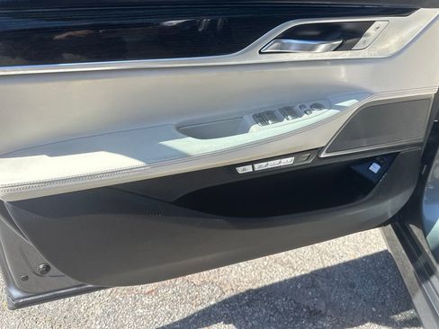 Used 2016 BMW 740i image 9