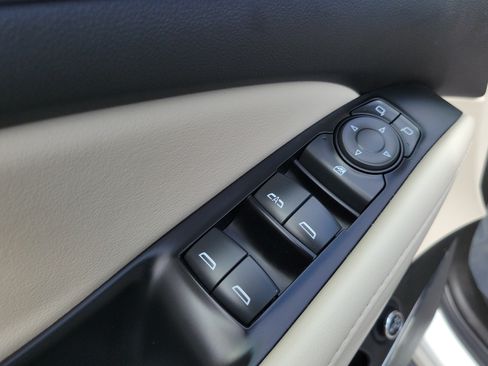 Used 2024 Buick Enclave Essence FWD image 25