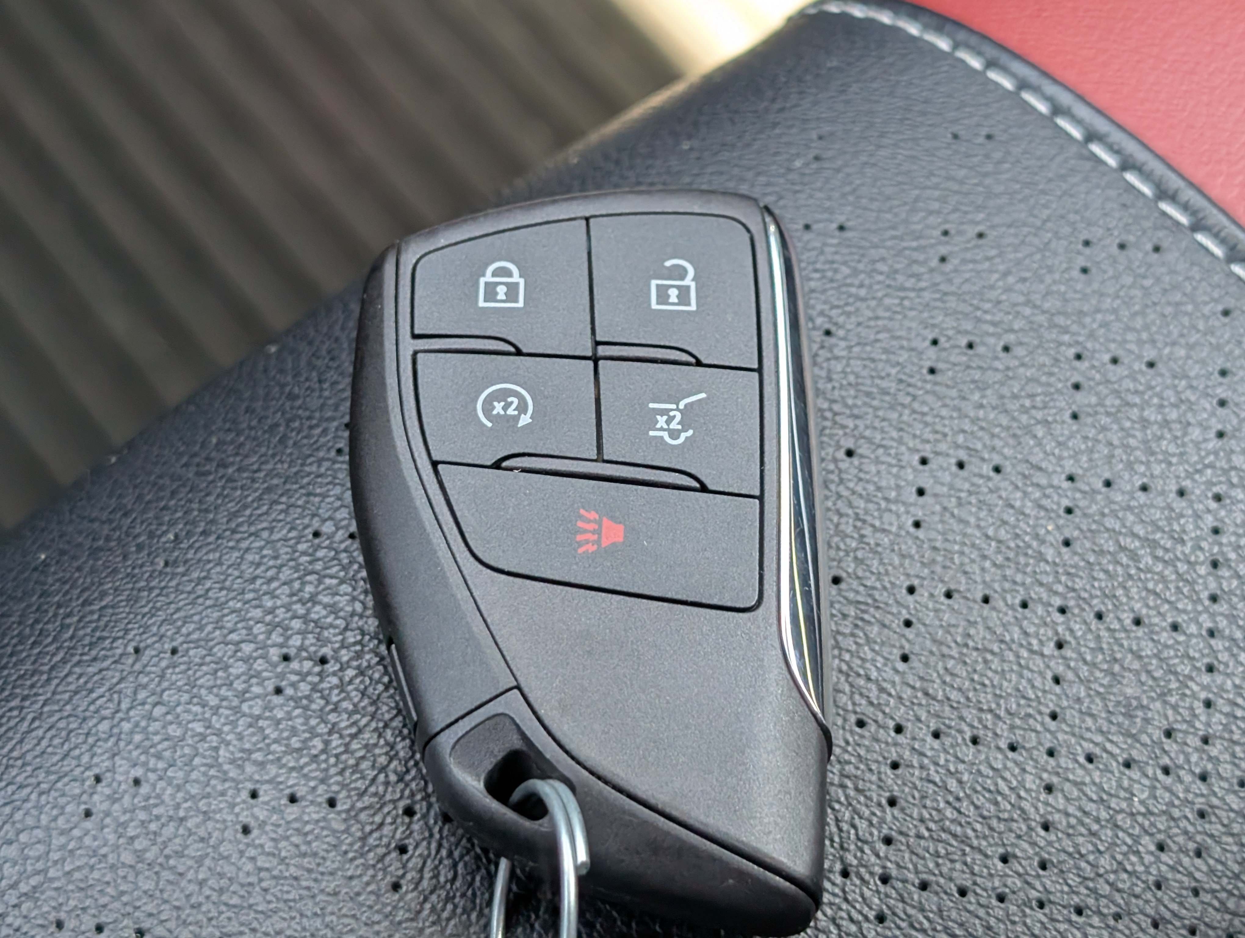 Used 2025 Chevrolet Traverse RS w/ LPO, Floor Liner Package FWD image 33