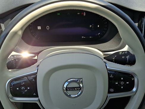 Used 2023 Volvo XC60 B5 Plus w/ Climate Package AWD/4WD image 21