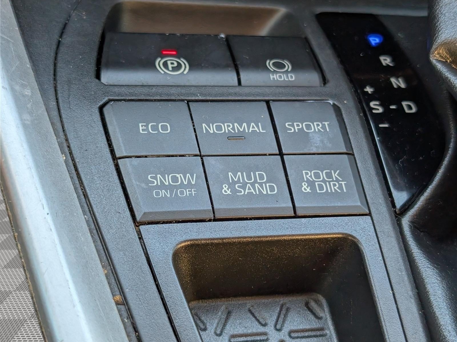 Used 2019 Toyota RAV4 LE w/ Carpet Mat Package AWD/4WD image 23
