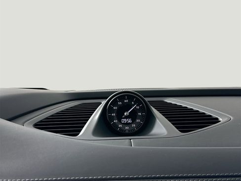 Certified 2025 Porsche Macan Turbo Electric image 25