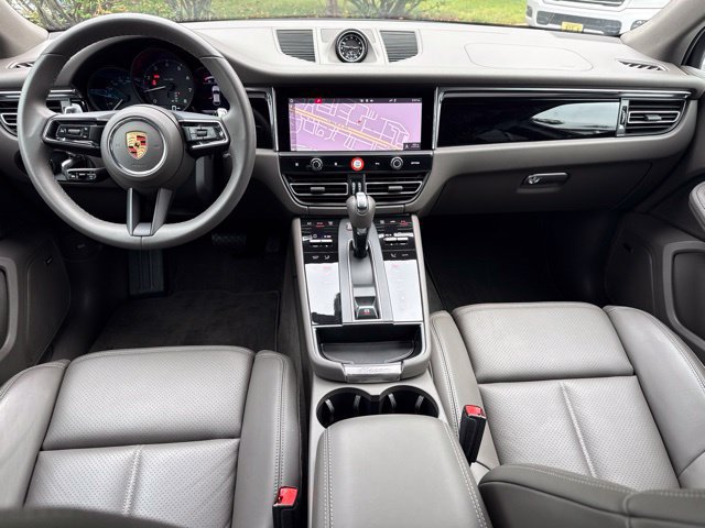 Used 2025 Porsche Macan AWD/4WD image 4