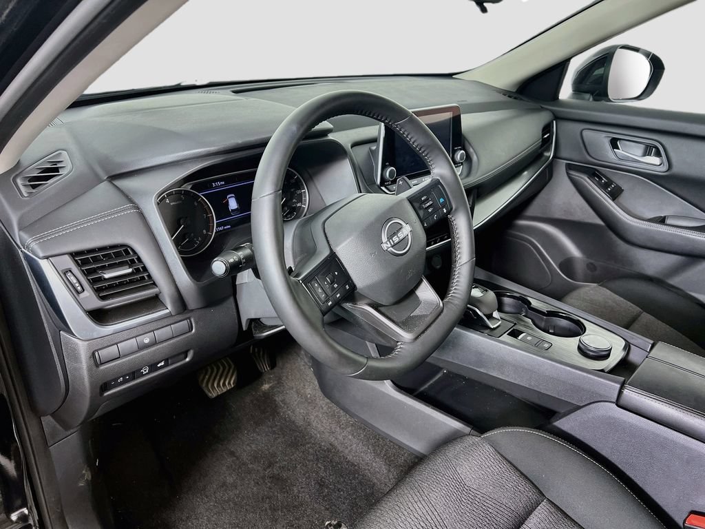 Used 2025 Nissan Rogue SV AWD/4WD image 8