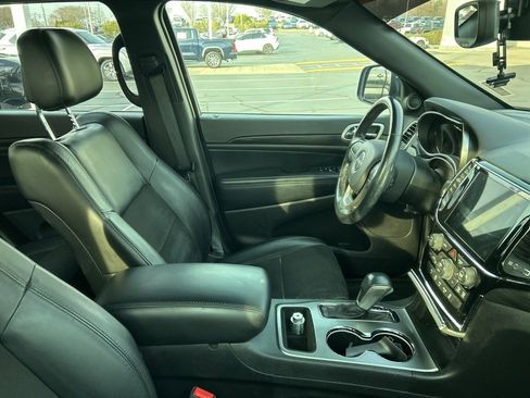 Used 2020 Jeep Grand Cherokee Altitude image 4
