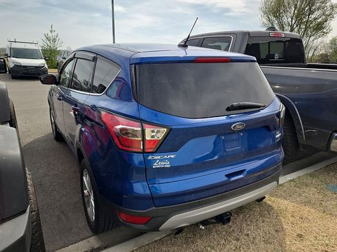 Used 2017 Ford Escape SE image 2