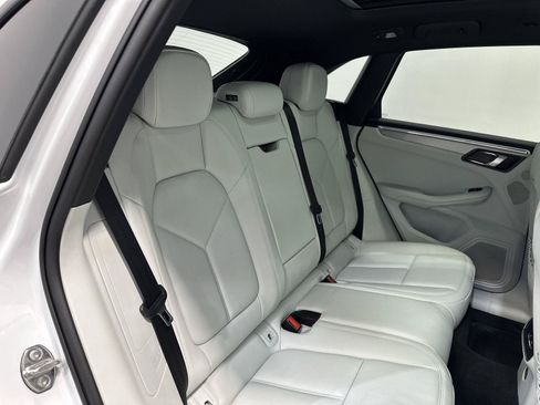 Certified 2023 Porsche Macan AWD/4WD image 41