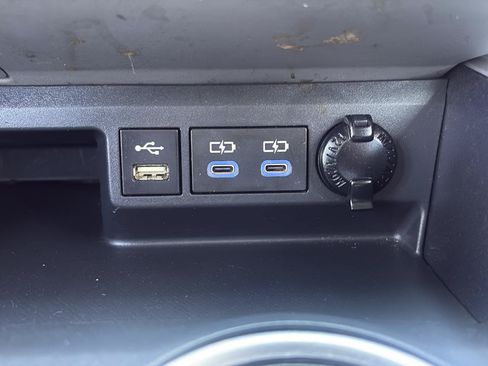 Used 2022 Toyota Highlander L FWD image 32
