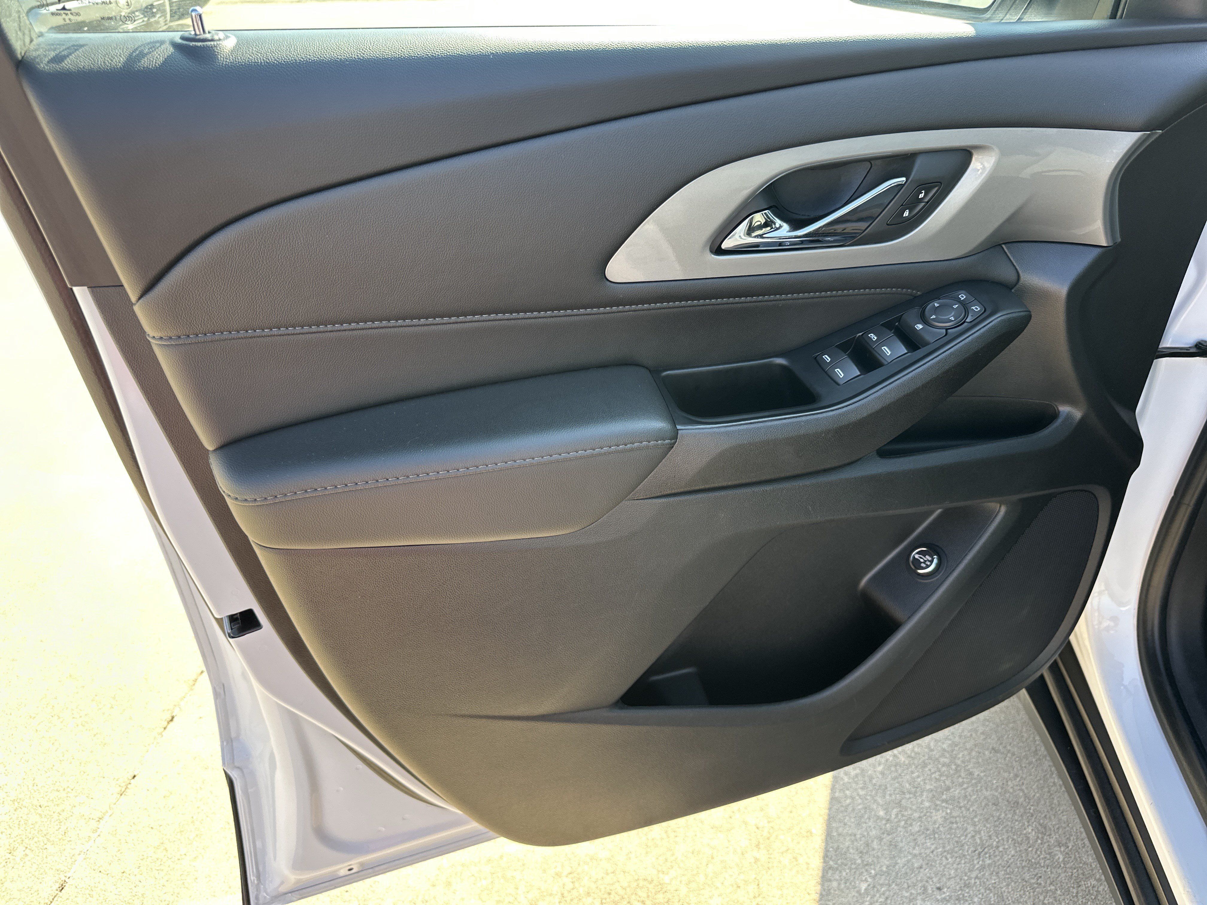 Certified 2023 Chevrolet Traverse LT FWD image 11
