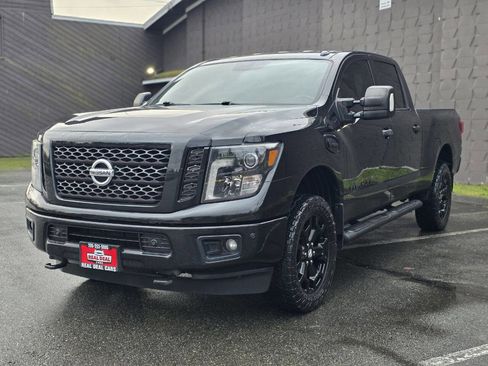 Used 2018 Nissan Titan SL w/ Midnight Edition image 13