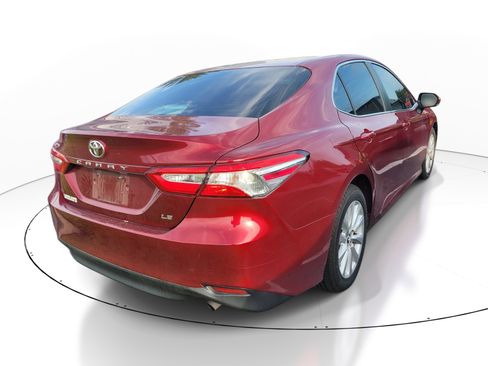 Used 2018 Toyota Camry LE w/ Convenience Package FWD image 3