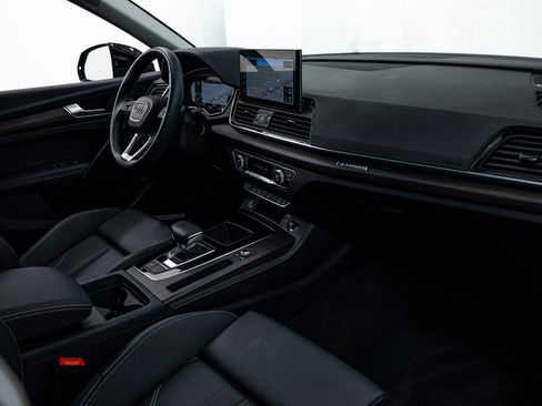 Certified 2025 Audi Q5 2.0T Premium Plus image 8