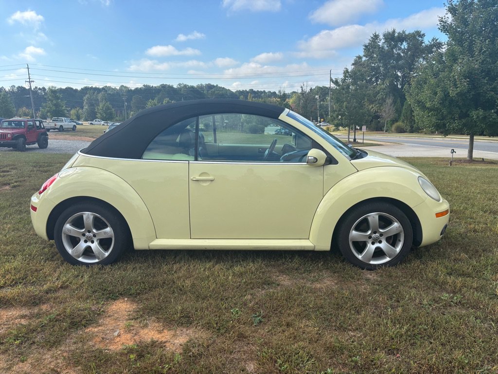 Used 2006 Volkswagen Beetle Convertible w/ Package 2 FWD image 4