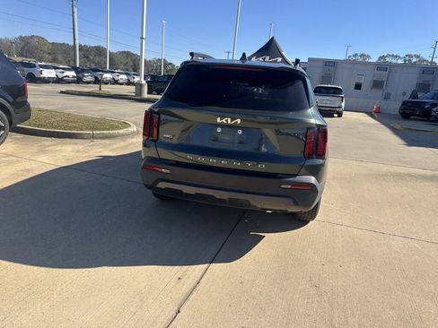 Used 2022 Kia Sorento S image 18