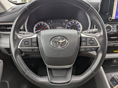 Used 2023 Toyota Highlander XLE image 29