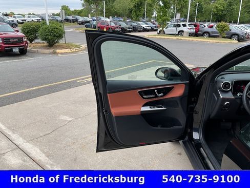 Used 2025 Mercedes-Benz GLC 300 4MATIC image 15
