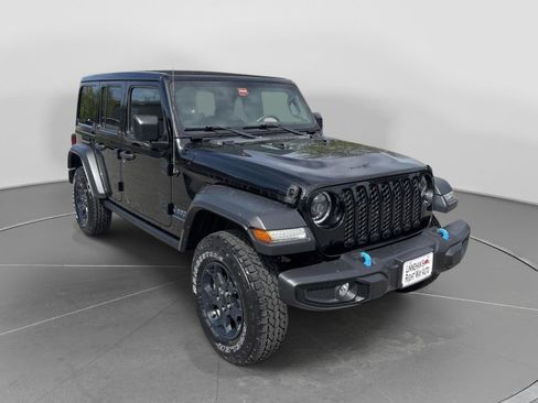 Used 2023 Jeep Wrangler Unlimited w/ Sun & Screen Package AWD/4WD image 5