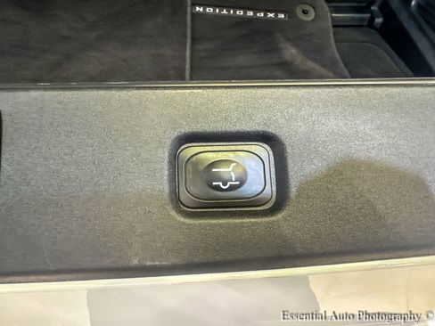Used 2025 Ford Expedition Platinum w/ Platinum Ultimate Package image 27