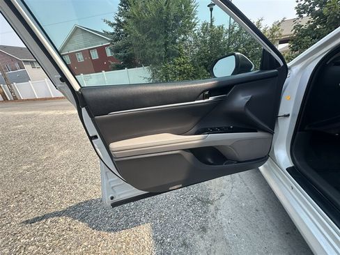 Used 2020 Toyota Camry XLE w/ Carpet Mat Package FWD image 44