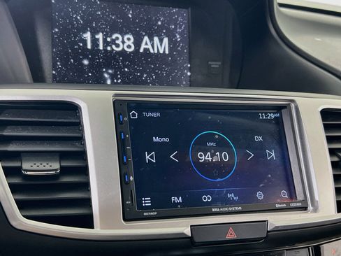Used 2017 Honda Accord Sport image 14