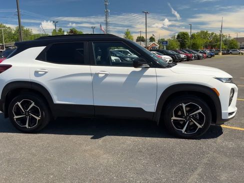 Used 2023 Chevrolet TrailBlazer RS w/ Sun and Liftgate Package AWD/4WD image 9