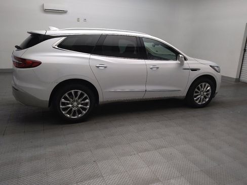 Used 2020 Buick Enclave Premium w/ Sun and Sites Package FWD image 10